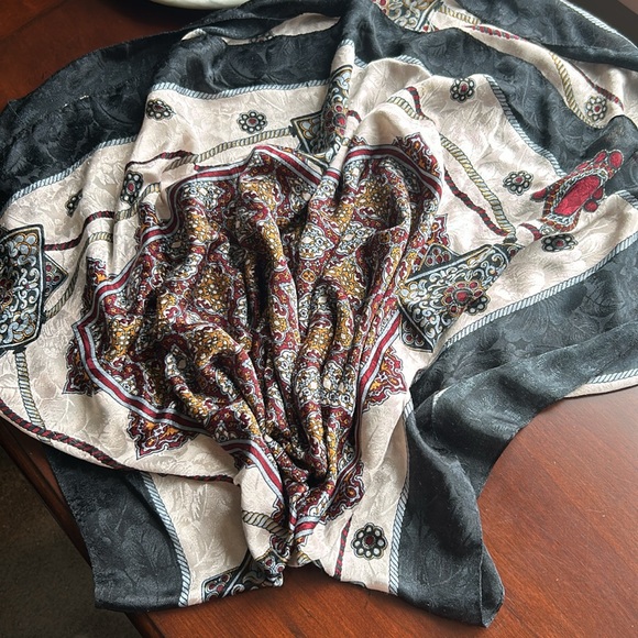 Worthington polyester scarf euc headwear wrap shoulder shawl with style & class - Picture 11 of 17